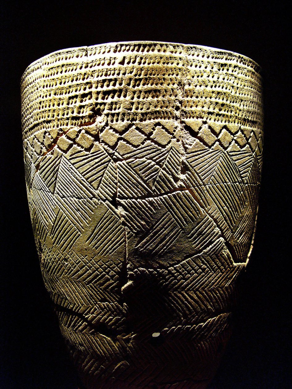 Olaria com decoração "penteada", cerca de 8000 AC do Período Neolítico, Amsa-Dong, Coreia. Fotografia, Museu Nacional de Seul, República da Coreia de Prehistoric Prehistoric