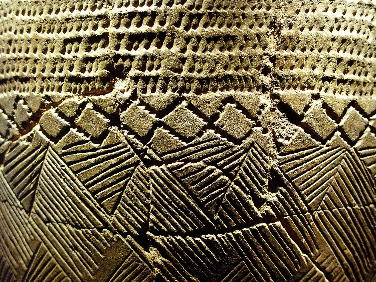 Olaria com decoração "penteada", cerca de 8000 AC do Período Neolítico, Amsa-Dong, Coreia. Fotografia, Museu Nacional de Seul, República da Coreia de Prehistoric Prehistoric