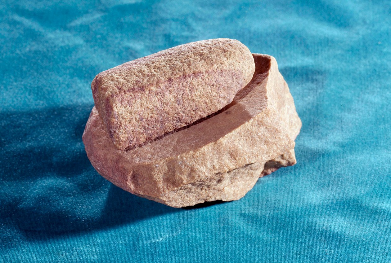Pré-histórico: pedra para moer o sal. Saint Germain en Laye, Museu Nacional de Arqueologia de Prehistoric Prehistoric