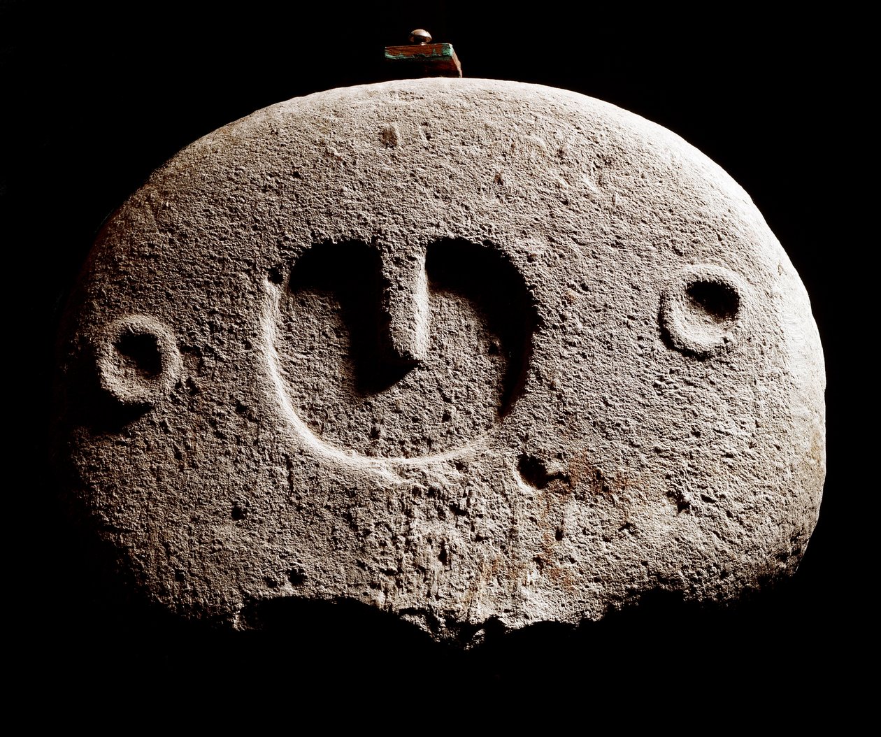 Arte pré-histórica: escultura da Idade do Ferro do local de Lunigiana, perto de La Spezia, Itália. 1100-800 BC. La Spezia, Museu Municipal da Civilização Lunigiana de Prehistoric Prehistoric