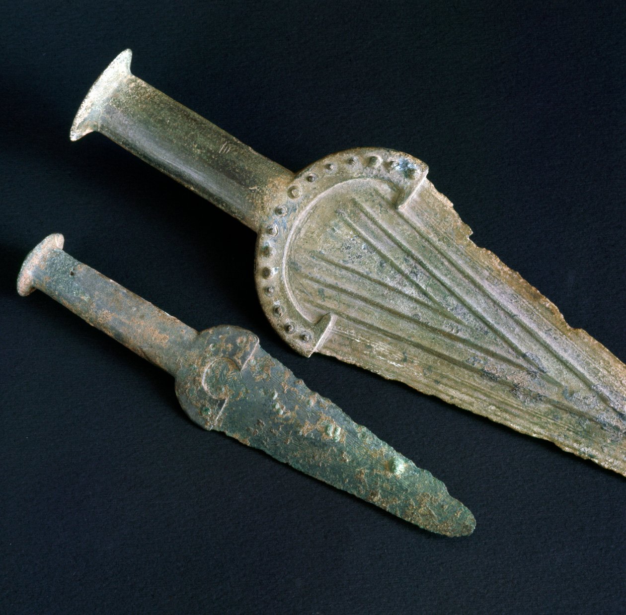 Pré-história, civilização etrusca: adaga de bronze do Necropole San Giovenale (Viterbo), Lazio. Idade do Bronze. Século XVII a.C. Roma, Museo Nazionale Preistorico Etnografico Luigi Pigorini. de Prehistoric Prehistoric