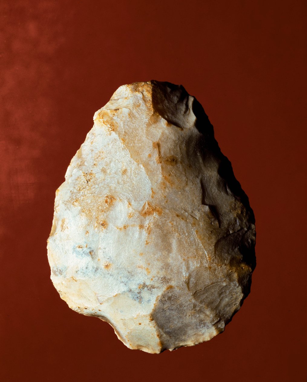 Pré-história: Fabrico lítico biface do tipo Micoquian. Paleolítico inferior. Verone, Museo Civico di Storia Naturale, Itália de Prehistoric Prehistoric