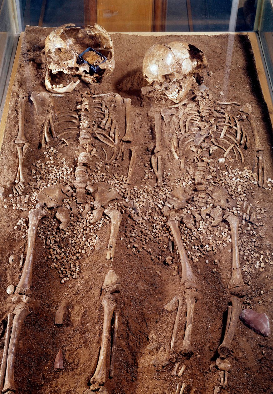 Pré-história: Esqueletos de duas crianças. 30000-25000 BC. Da caverna de Grimaldi. Saint Germain en Laye, Museu Nacional de Arqueologia de Prehistoric Prehistoric