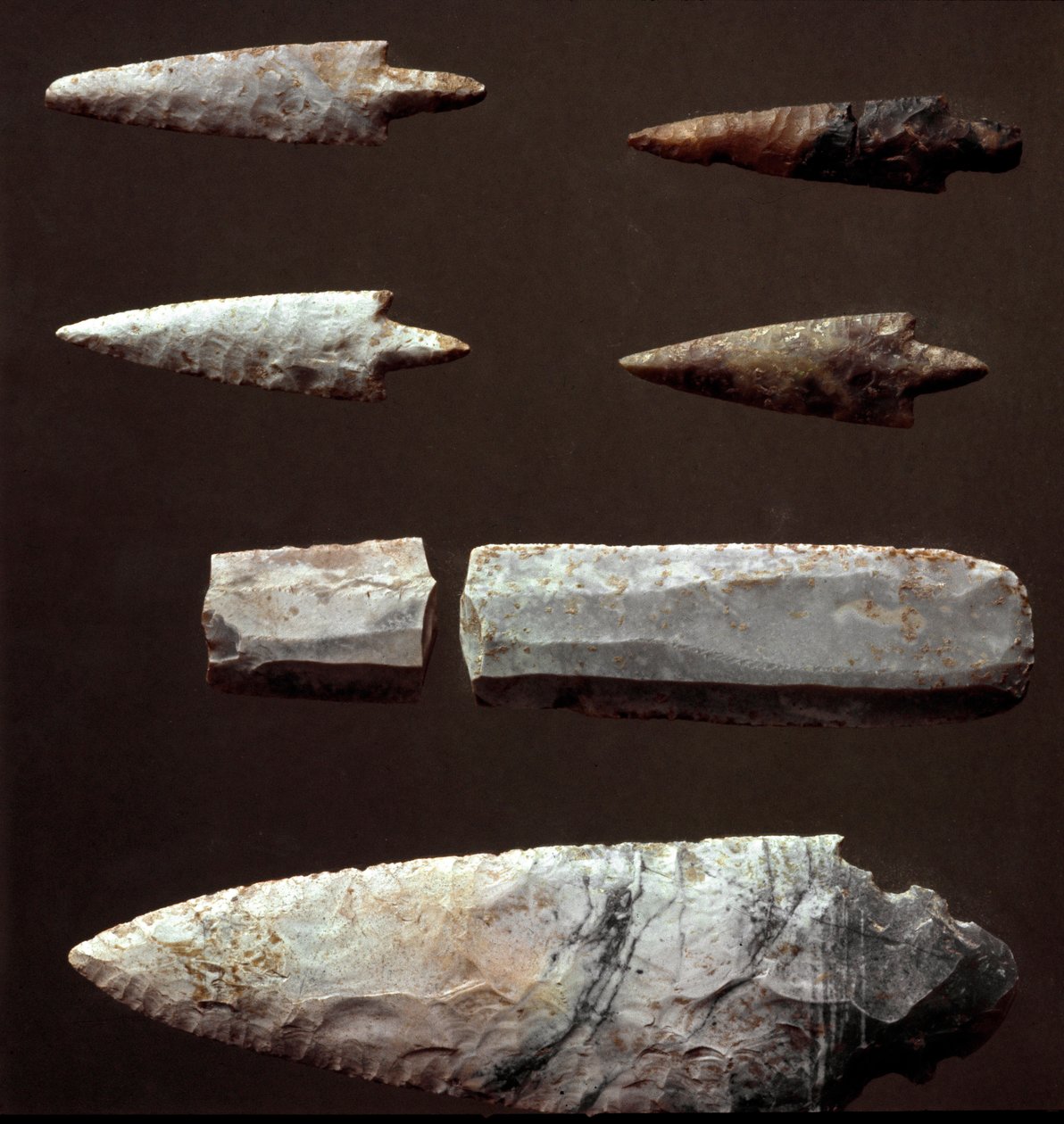 Pré-história: pontas de seta e sílex da necrópole de Cantalupo-Mandela (Cantalupo Mandela), Lazio. Idade do Cobre. Eneolítico. 2200 AC. Roma, Museo Nazionale Preistorico Etnografico Luigi Pigorini. de Prehistoric Prehistoric