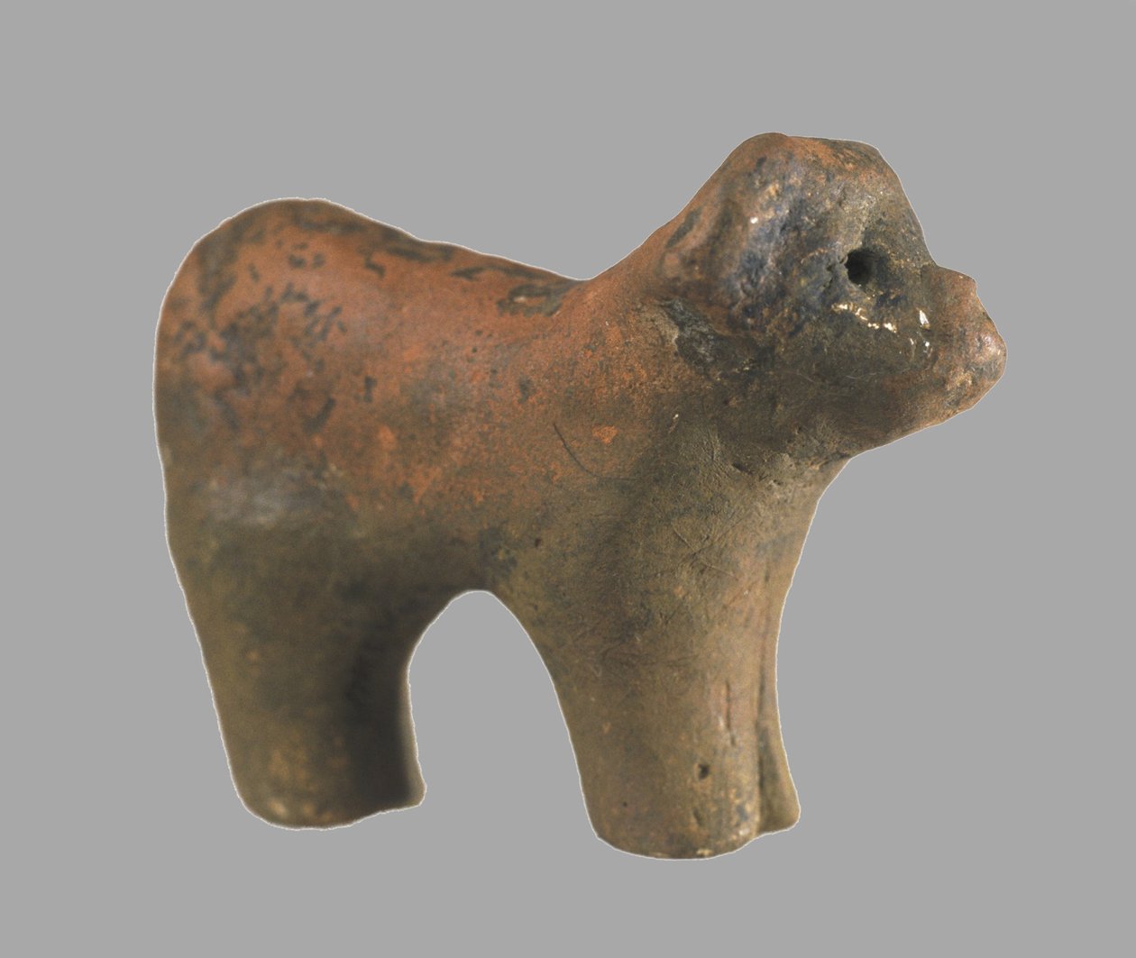 Estatueta de um cão, 4º milênio aC de Prehistoric Russian Culture