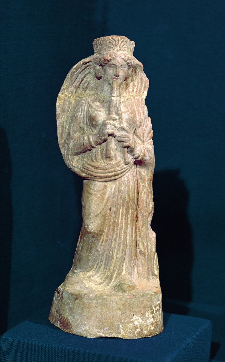 Estatueta de uma mulher tocando uma flauta dupla, da Tunísia (pedra policromada) de Punic