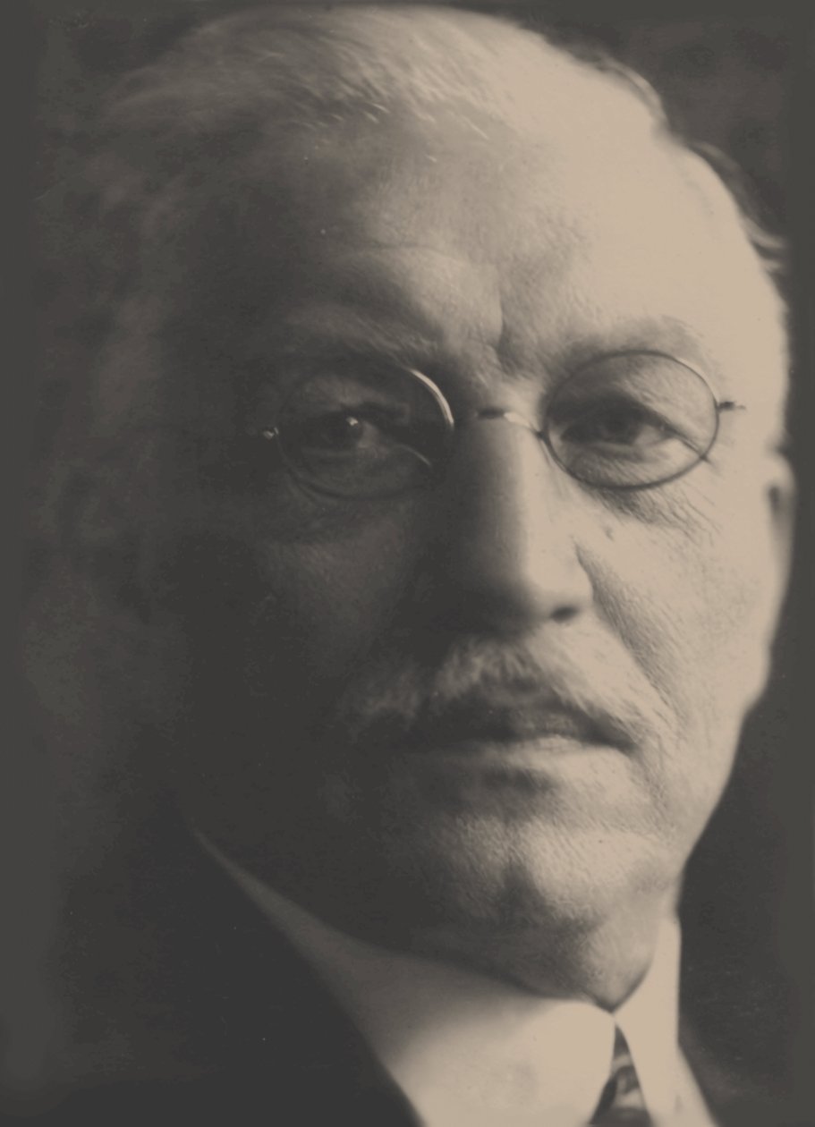 Pavel Milioukov - Pavel Nikolayevich Miliukov (1859-1943), por Shumov, Pyotr Ivanovich (1872-1936). Fotografia de Pyotr Ivanovich Shumov