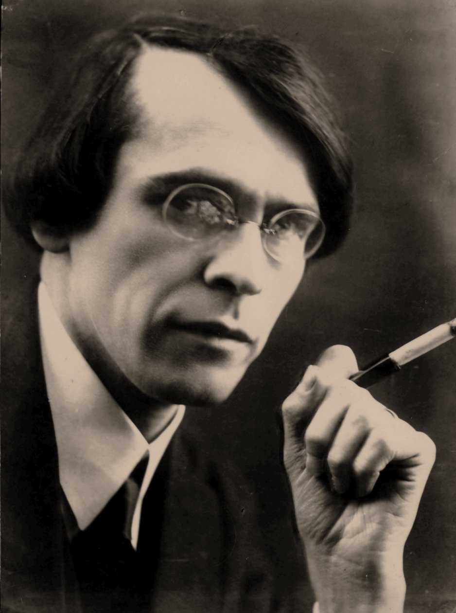 Vladislav Khodassevitch - Retrato do Poeta Vladislav Khodasevich (1886-1939), de Shumov, Pyotr Ivanovich (1872-1936). Fotógrafo, final da década de 1920. Coleção privada de Pyotr Ivanovich Shumov
