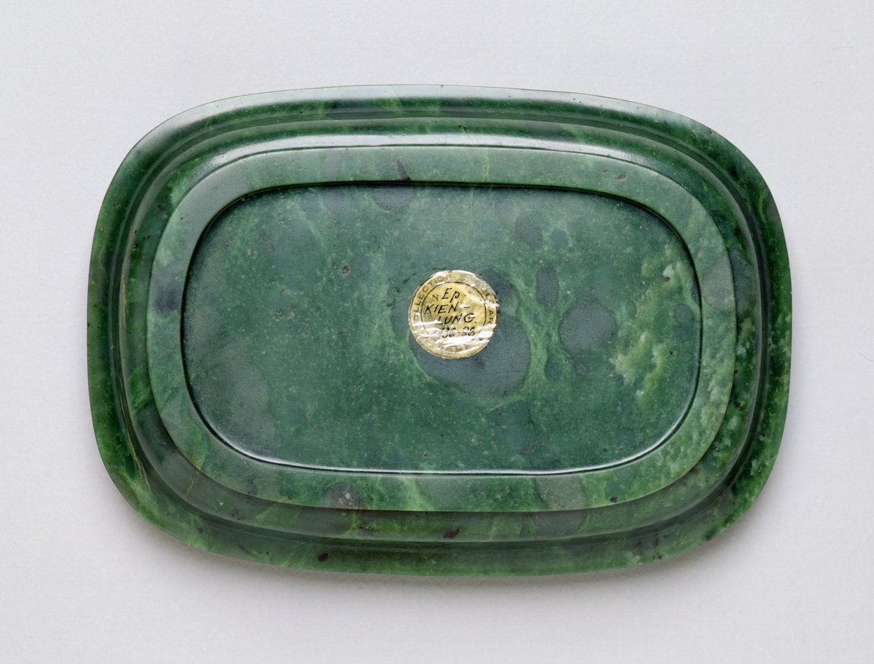 Imperial Cupstand Lid, período Qianlong (1736-95) (jade) (ver também 193799 e 193.853) de Qing Dynasty Chinese School