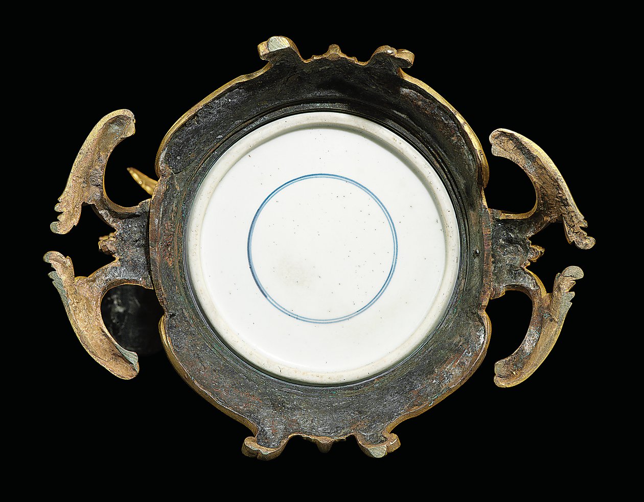 Uma de um par de velas Luís XV, porcelana 1662-1722, monta c.1745-49 (porcelana montada em ormolu) de Qing Dynasty   Kangxi Period Chinese School