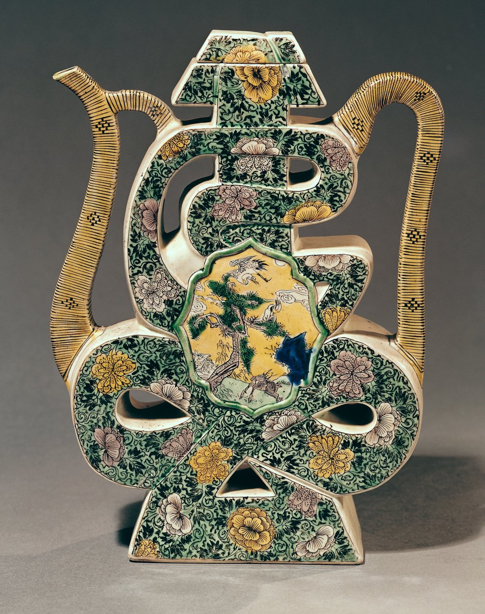 Vaso de vinho na forma do personagem &39;shou&39; (cerâmica) de Qing Dynasty Chinese School