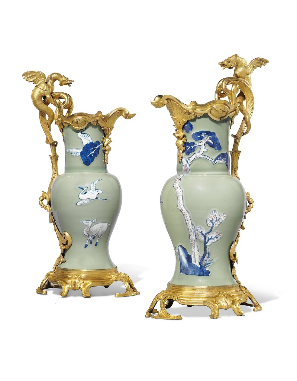 Um par de velas Luís XV, porcelana 1662-1722, montagens c.1745-49 de Qing Dynasty   Kangxi Period Chinese