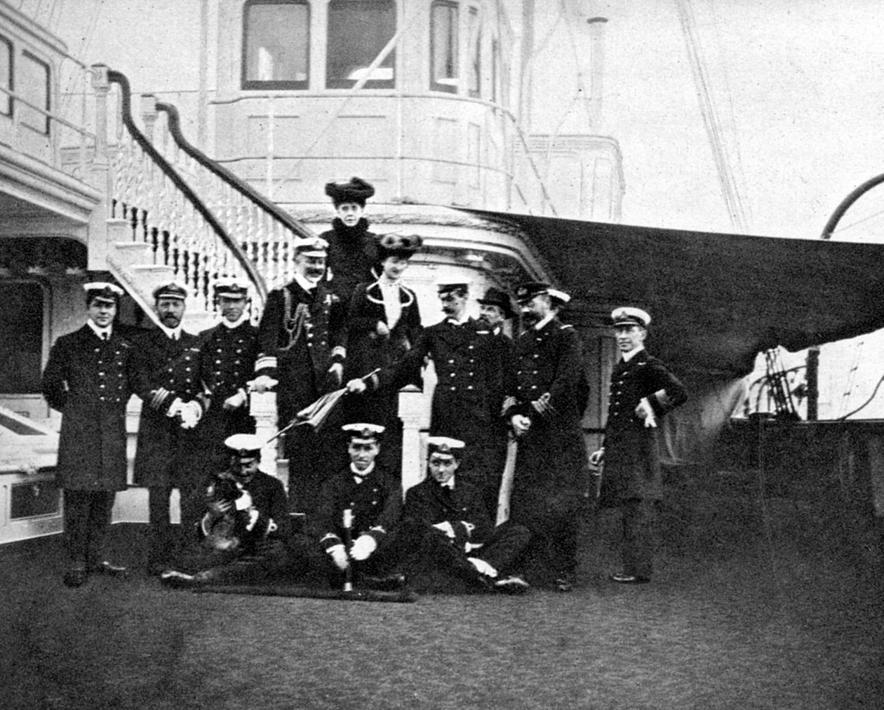 Agrupe o retrato a bordo do iate real Victoria e Albert, Copenhague, 1908. de Queen Alexandra