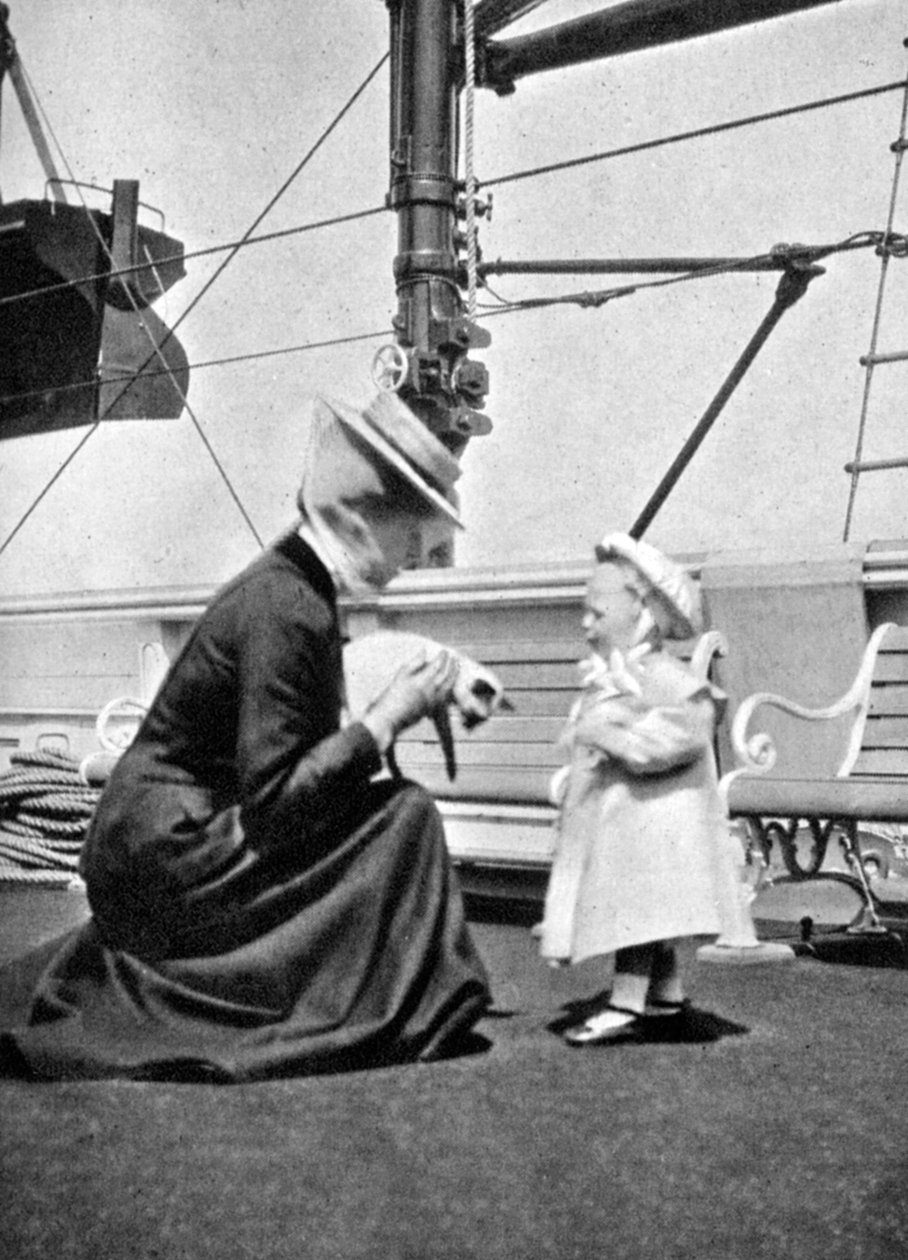 Princesa Victoria 1868-1935 com o príncipe Olav da Noruega 1903-1991, 1908. de Queen Alexandra