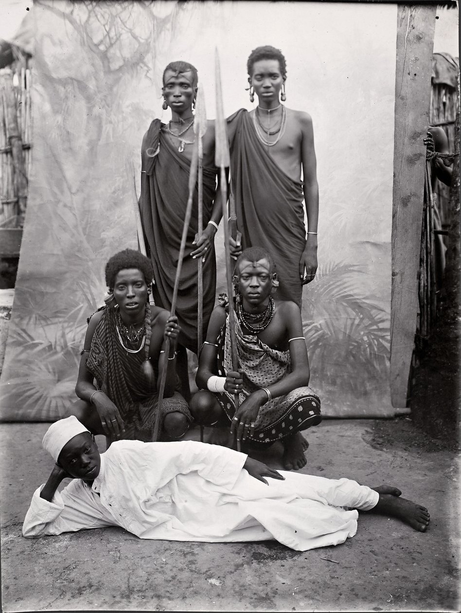 Guerreiros Maasai (impressão em gelatina prateada) de R. V. Pereira