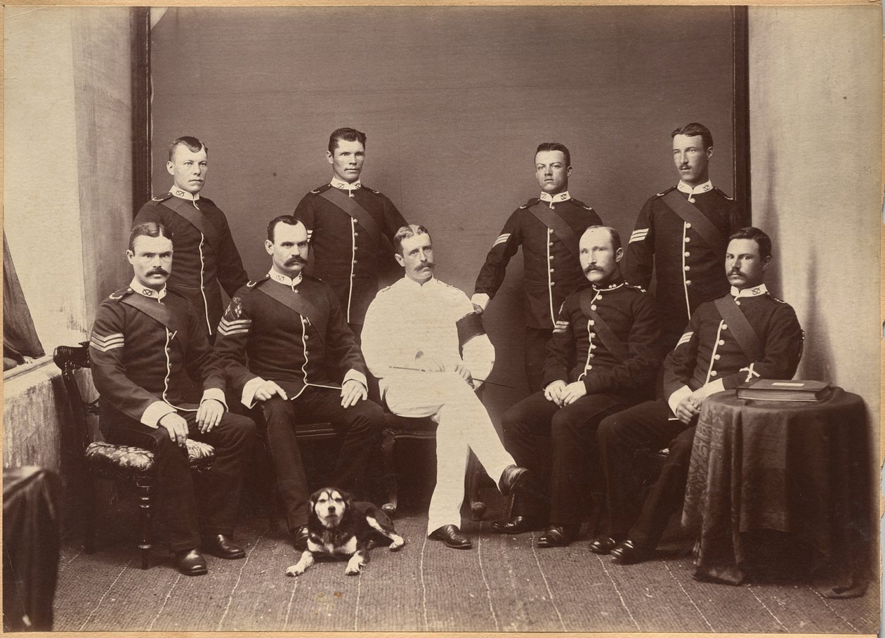 O capitão Watkins e os sargentos de Raja Deen Dayal