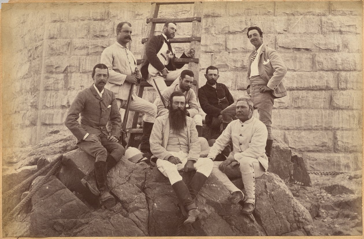 Pessoal dirigente da Messrs. Glover & Co. na ponte de Sindh (recto, em cima) de Raja Deen Dayal
