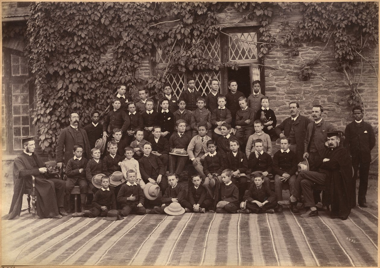 Turma primária, Bishop Cotton School, Shimla (recto) de Raja Deen Dayal