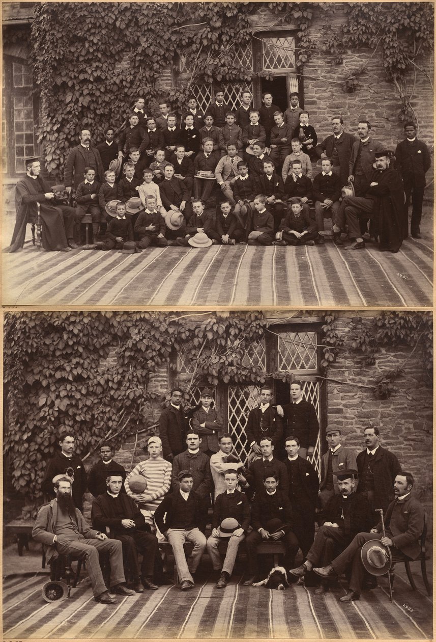 Classe primária da Bishop Cotton School, Shimla (recto); alunos e professores das classes superiores da Bishop Cotton School, Shimla (verso) de Raja Deen Dayal