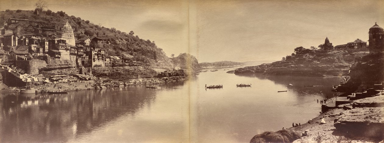 Panorama em duas partes com vista do rio Narmada em Omkareshwar de Raja Deen Dayal