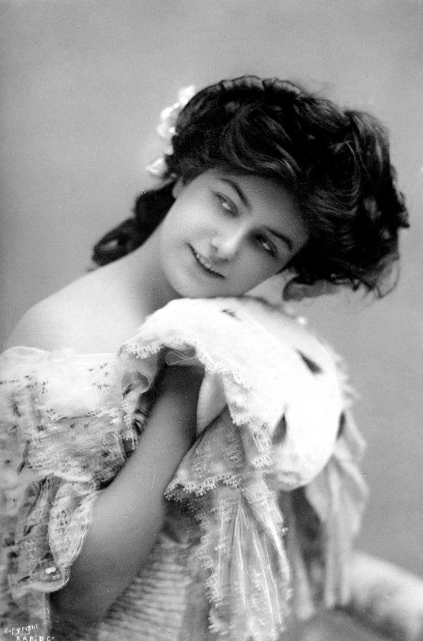 Ethel Oliver, atriz, 1900. de Rapid Photo Company