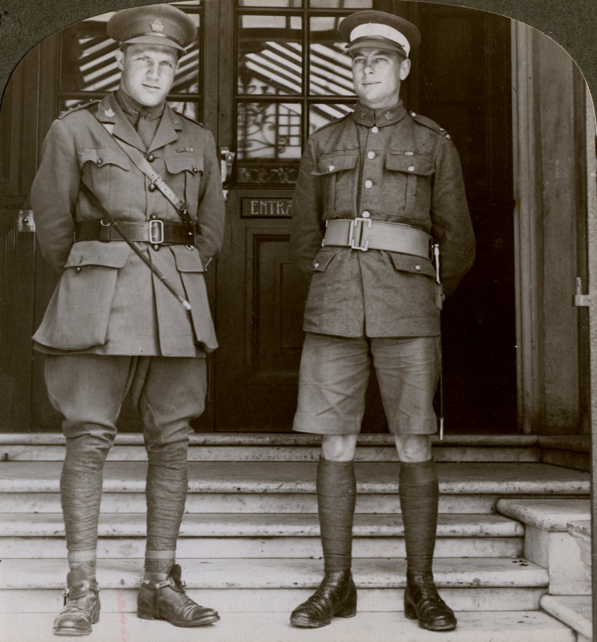 Capitão MacDougall, DSO e Cadet Mullin, dois VCs canadenses, Primeira Guerra Mundial, 1914-1918 de Realistic Travels Publishers