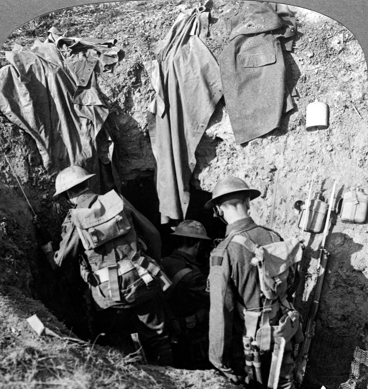 Esconderijo subterrâneo alemão capturado no avanço em Bapaume, França, Primeira Guerra Mundial, 1914-1918. de Realistic Travels Publishers