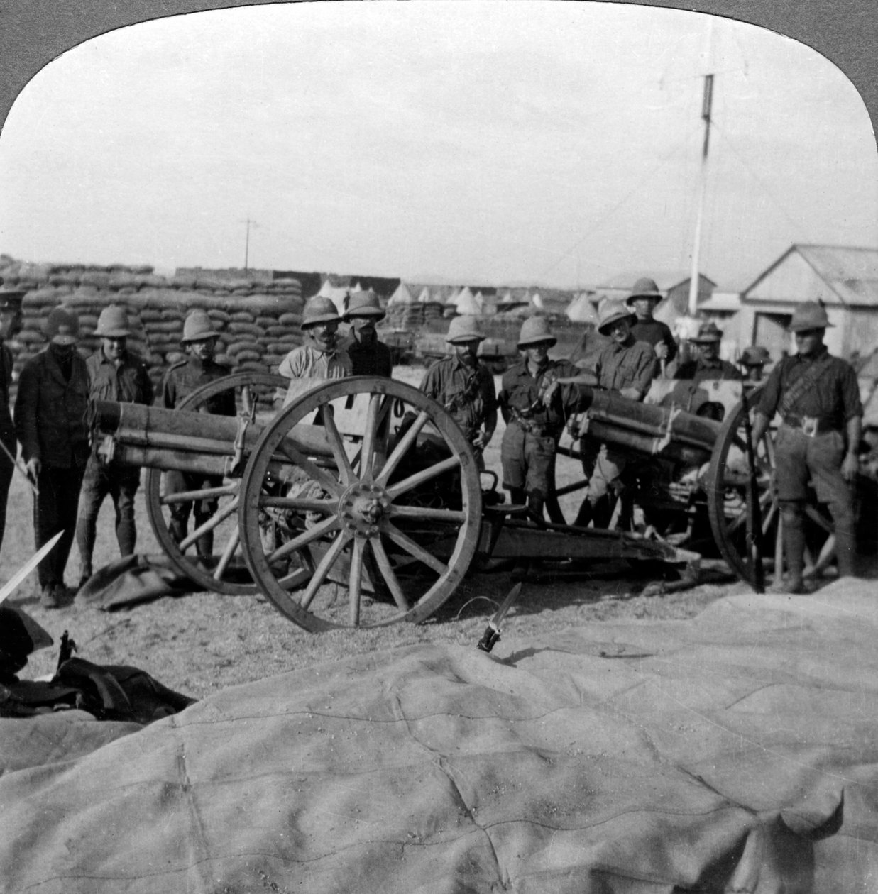 Armas e lojas capturadas dos turcos, Palestina, Primeira Guerra Mundial, 1915-1918. de Realistic Travels Publishers