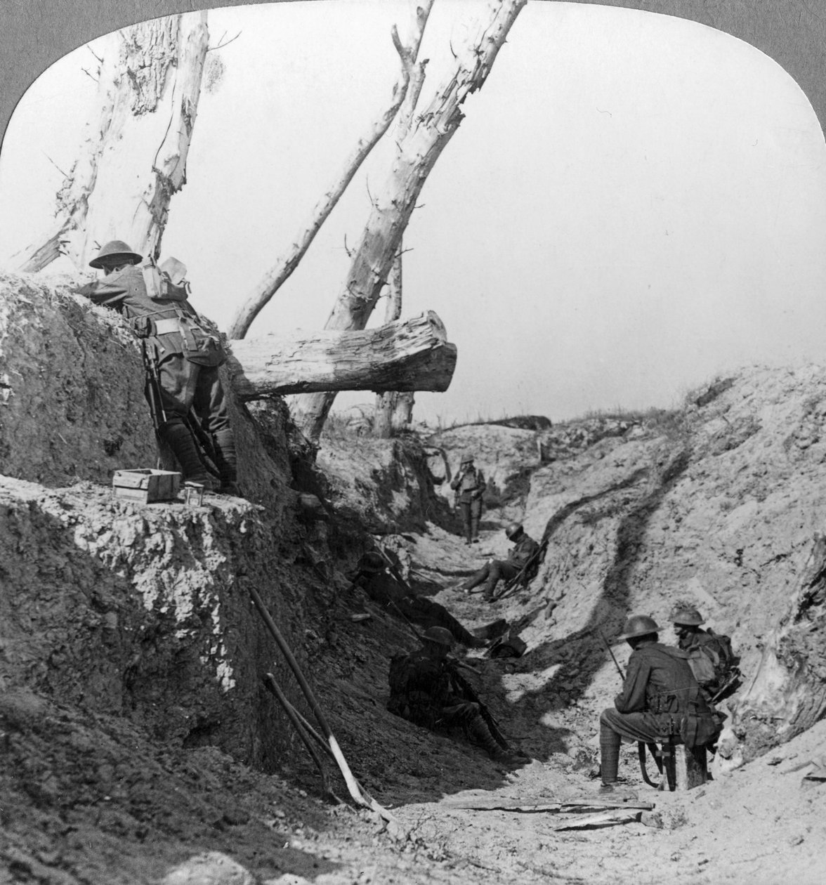 Mantendo a linha em Dickebusch, Flandres, Bélgica, Primeira Guerra Mundial, 7 de junho de 1917 de Realistic Travels Publishers
