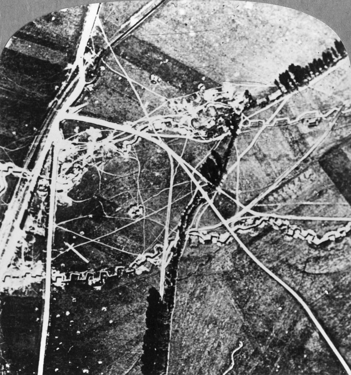 A linha Hindenburg de 8000 pés, França, Primeira Guerra Mundial, c1916-c1918 de Realistic Travels Publishers