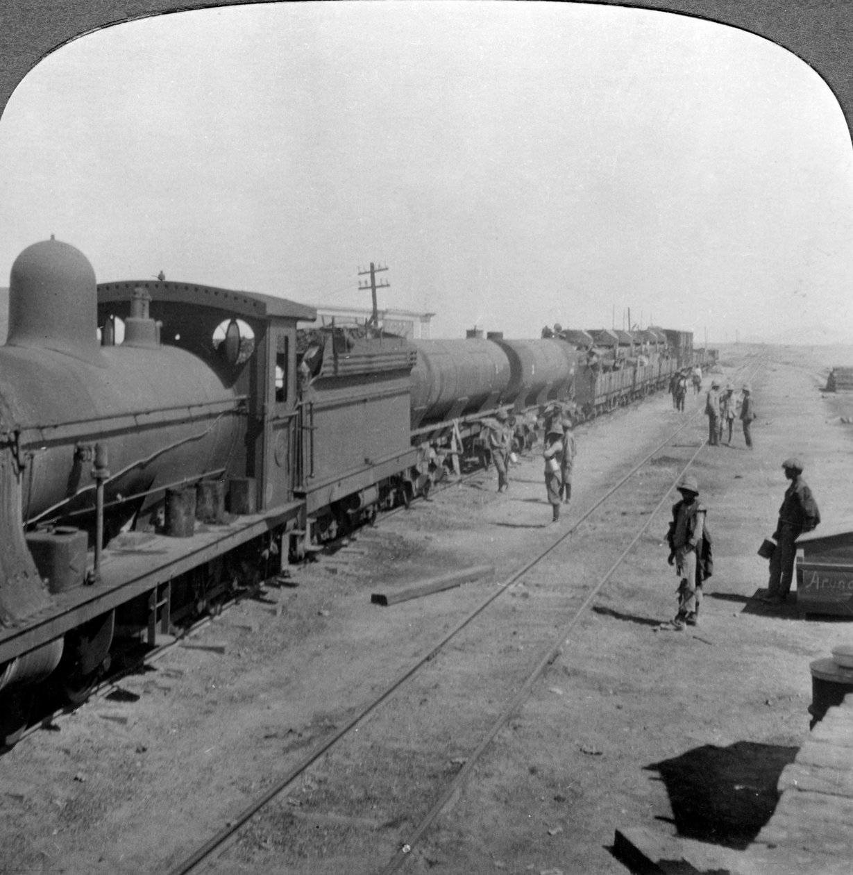 Comboio de carros blindados, sudoeste da África, Primeira Guerra Mundial, 1914-1918. de Realistic Travels Publishers