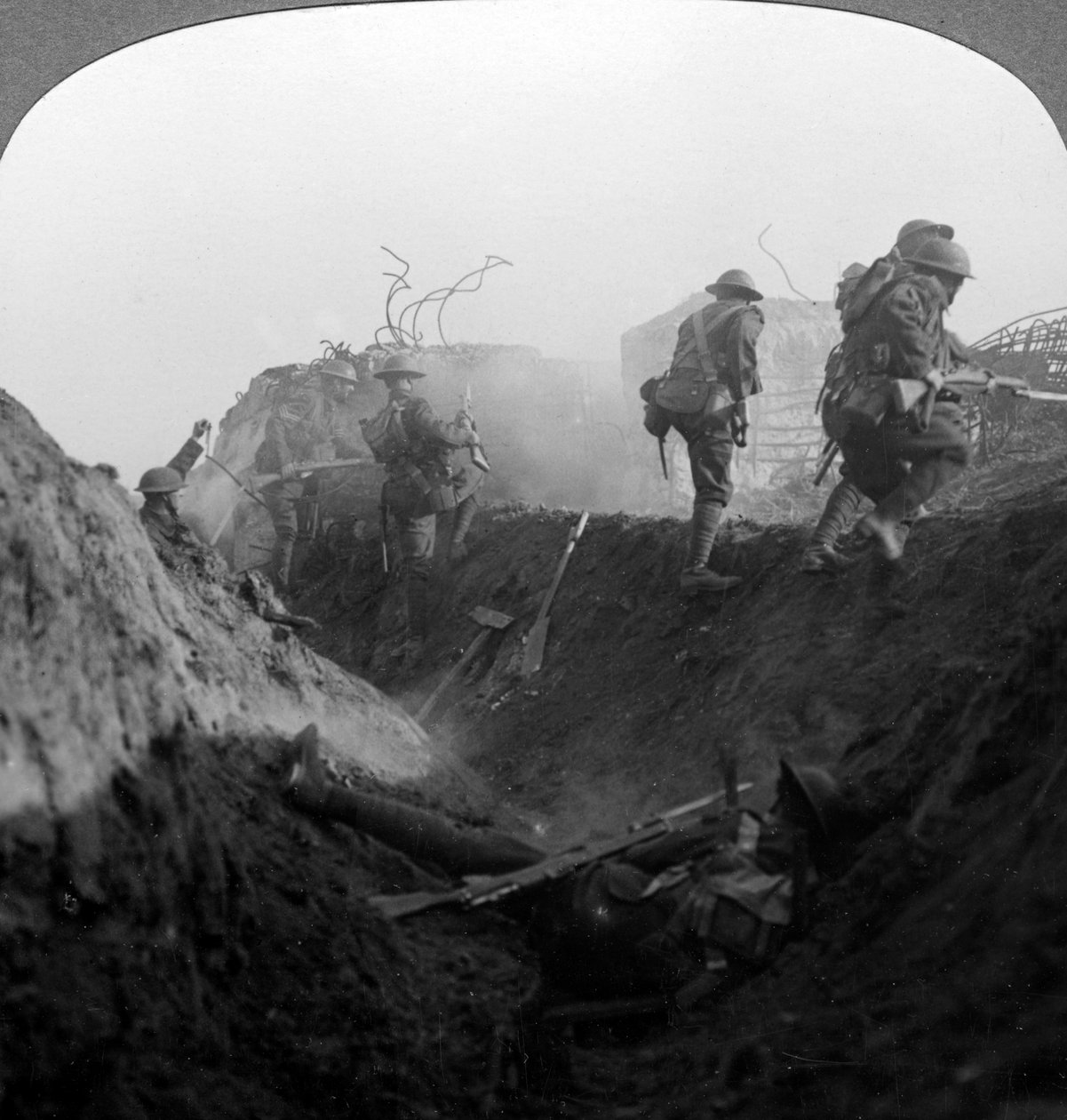 Guerra de trincheira na linha Hindenburg, Bellicourt, França, Primeira Guerra Mundial, 1917-1918. de Realistic Travels Publishers