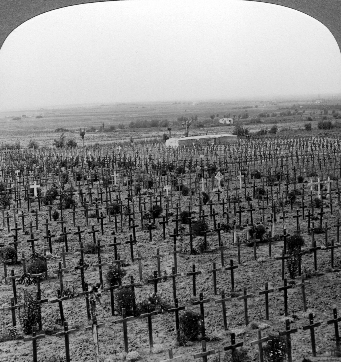 Tyne Cot Cemetery, Passchendaele Ridge, Bélgica, Primeira Guerra Mundial, c1918-1919. de Realistic Travels Publishers