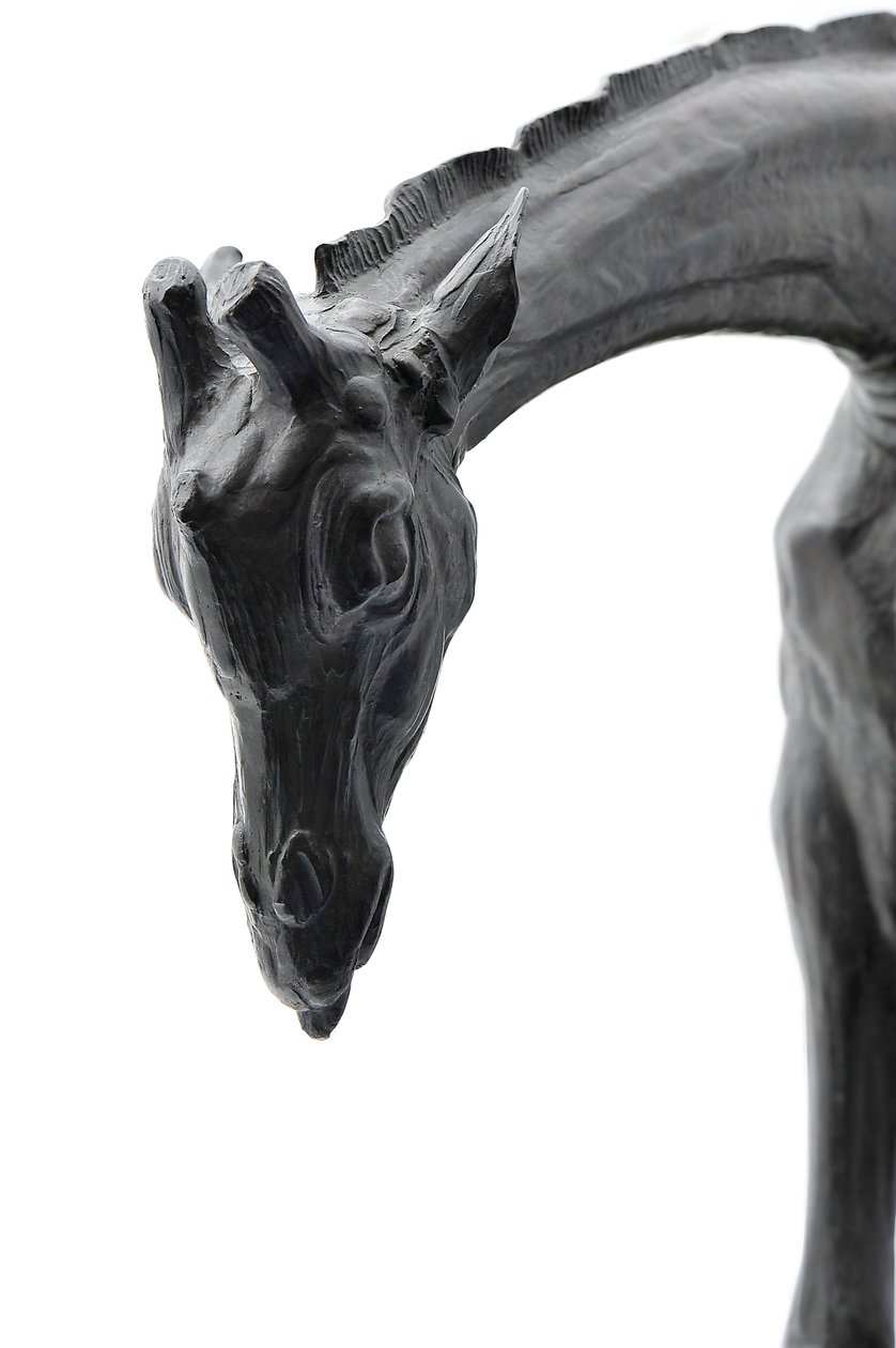 Grande girafa com cabeça abaixada, modelado em 1909-10, fundido antes de 1913 (bronze) (ver também 3084917-43) de Rembrandt Bugatti