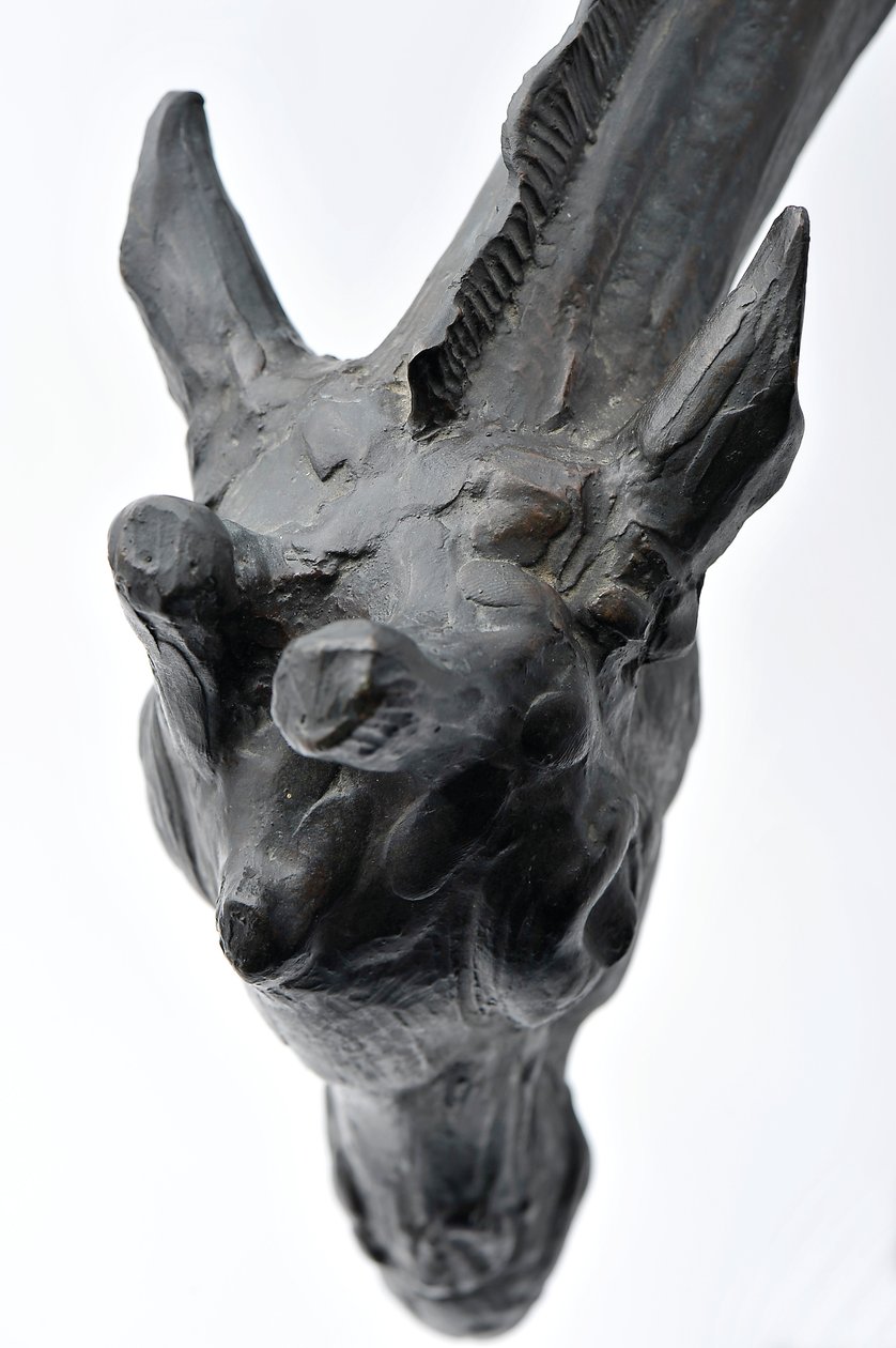 Grande girafa com cabeça abaixada, modelado em 1909-10, fundido antes de 1913 (bronze) (ver também 3084917-43) de Rembrandt Bugatti