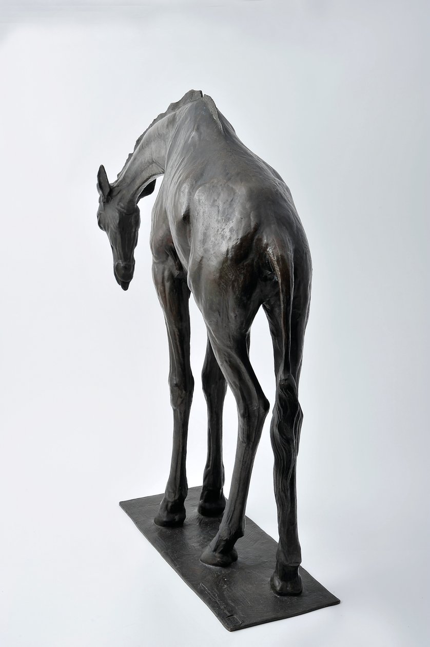 Grande girafa com cabeça abaixada, modelado em 1909-10, fundido antes de 1913 (bronze) (ver também 3084917-43) de Rembrandt Bugatti