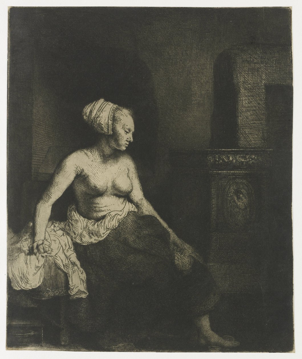 Mulher sentada meio vestida ao lado de um fogão de Rembrandt van Rijn