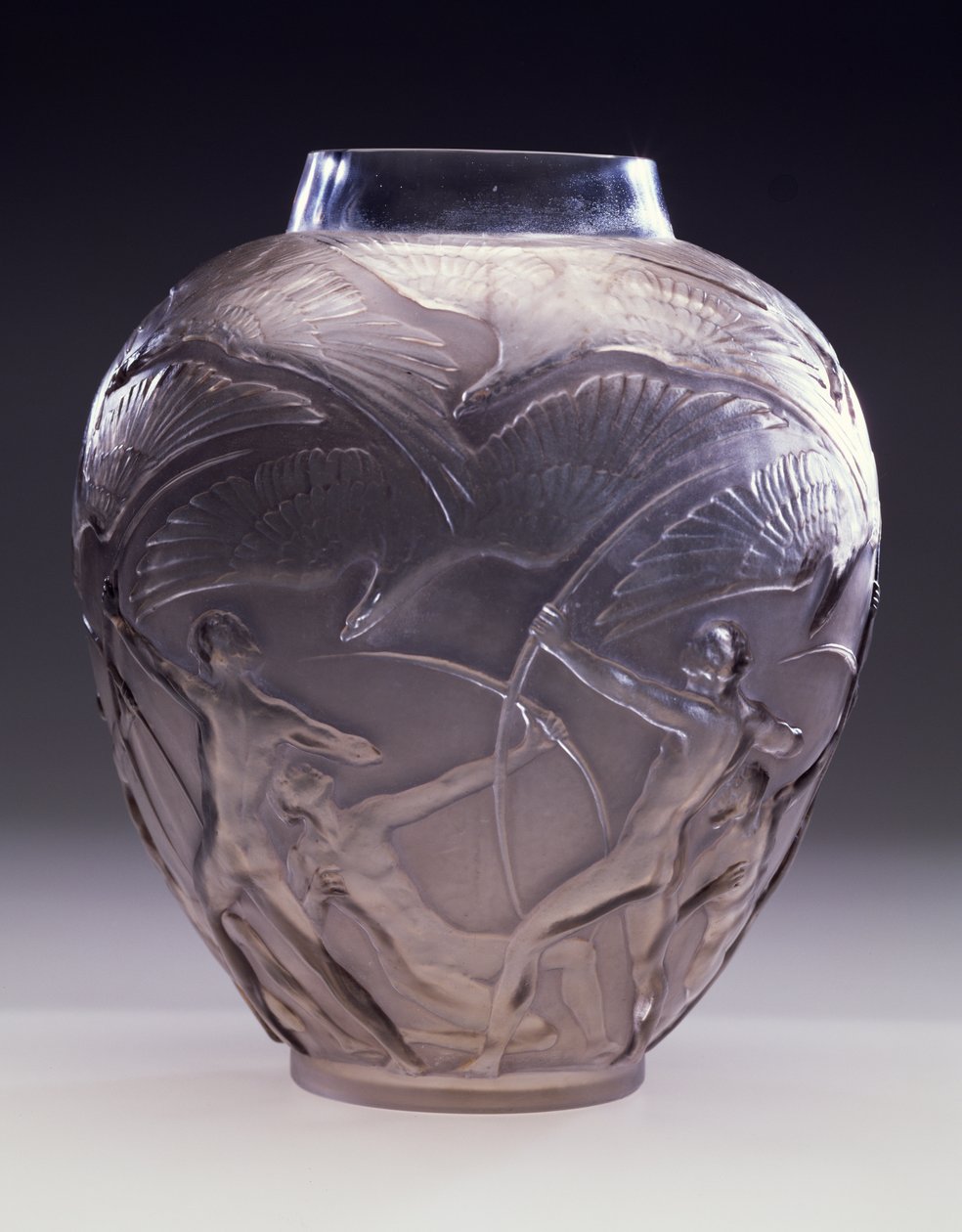 Archers Vase, 1921 (pátina cinzenta em vidro soprado) de Rene Jules Lalique