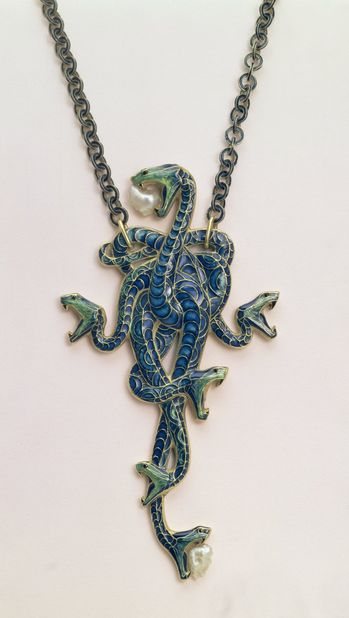 Pingente de cobra enrolada com corrente, de Rene Jules Lalique (1860-1945), Paris, 1898-99 (ouro, pérolas e esmalte champleve) de Rene Jules Lalique