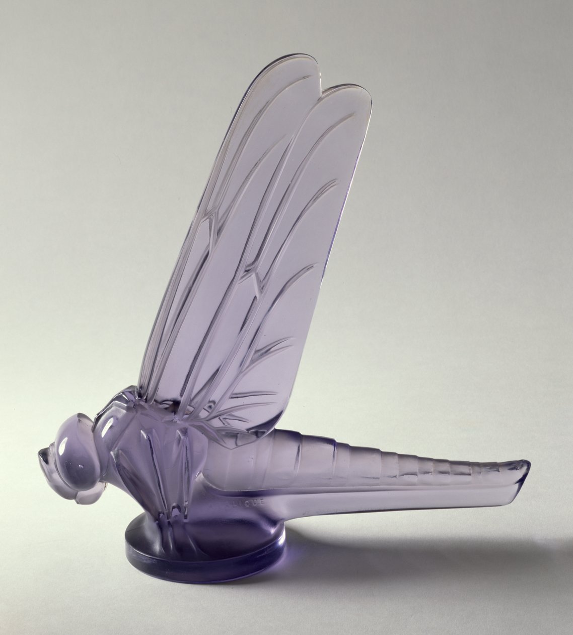 &39;Grande Libellule&39;, mascote de carro fosco ametista (vidro) de Rene Jules Lalique