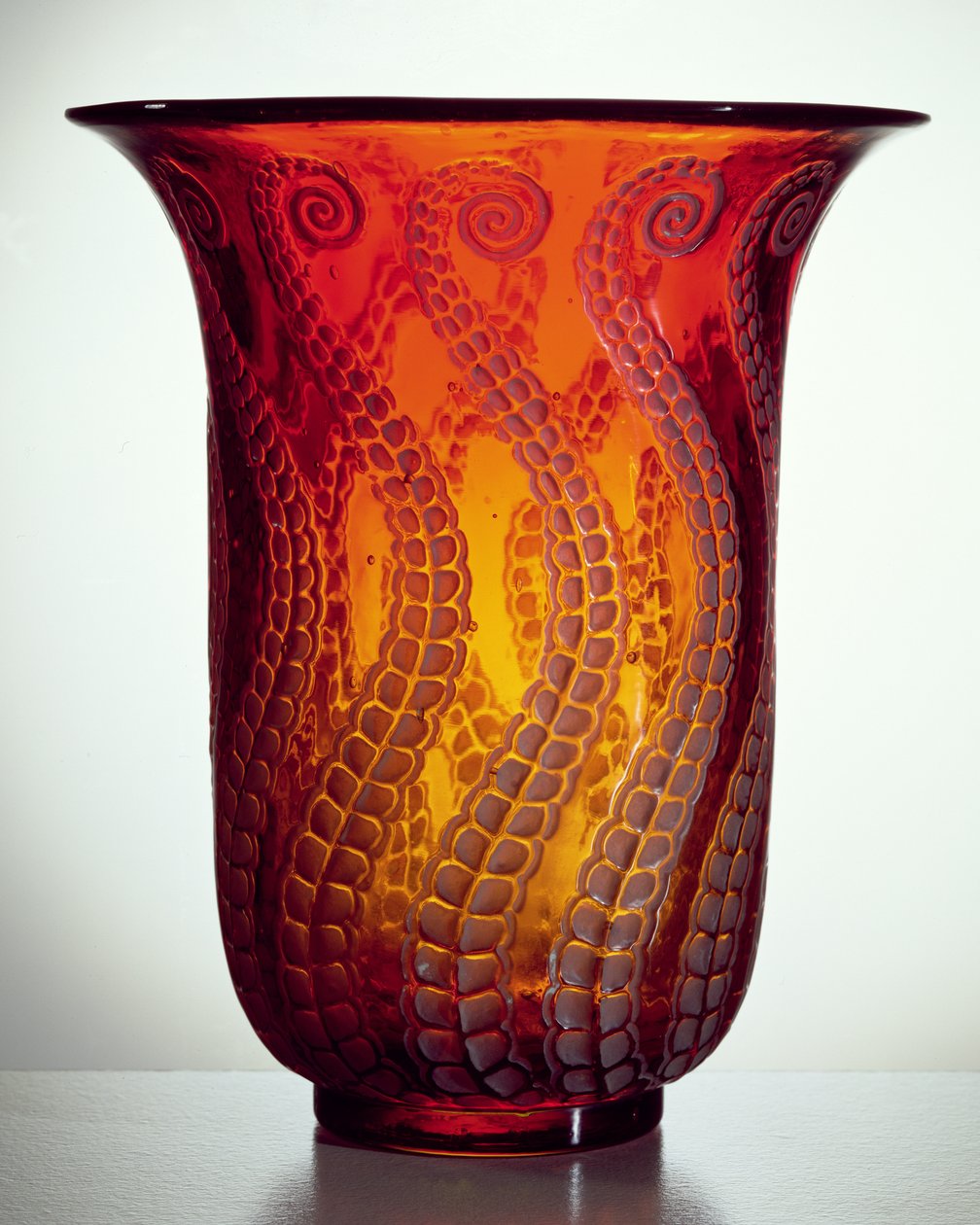 Vaso Medusa, 1921 (vidro âmbar escuro) de Rene Jules Lalique