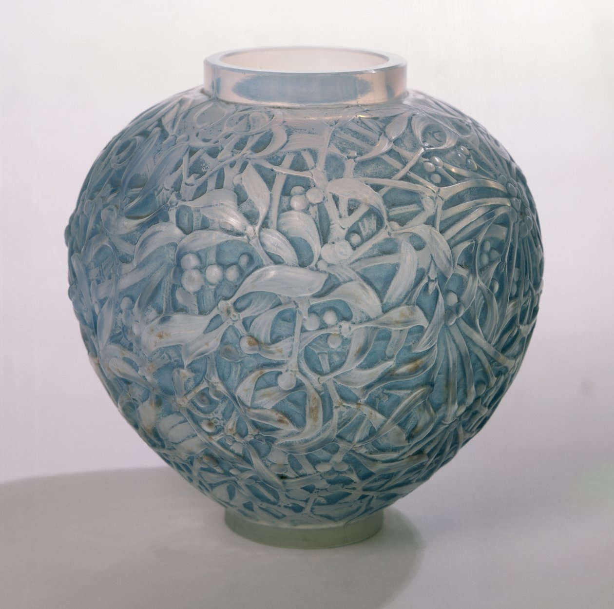 Vaso de Visco, 1920 (pátina azul em vidro opalescente) de Rene Jules Lalique