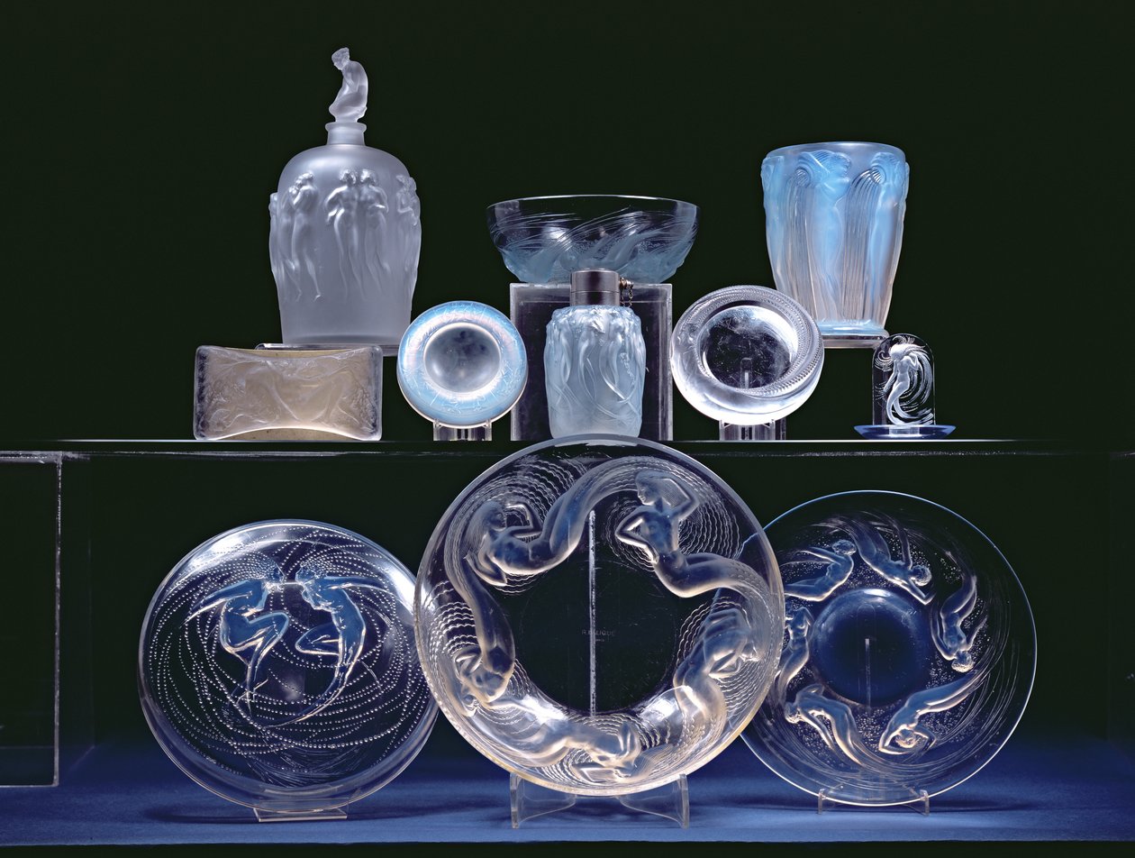 Seleção de Garrafas, Pratos e Copos (vidro) de Rene Jules Lalique