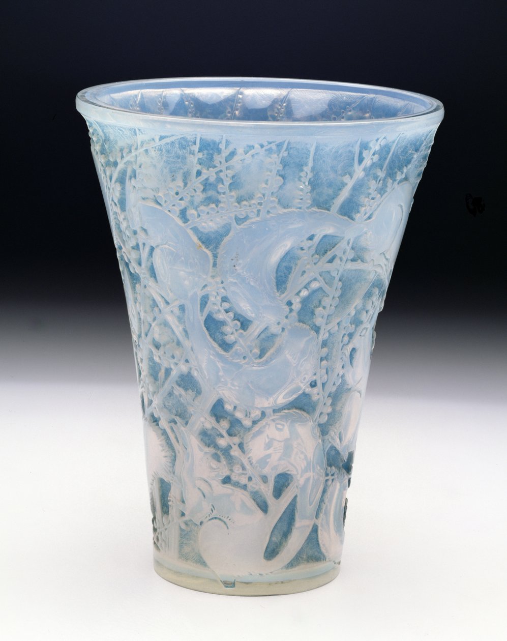 Vaso Senart, 1934 (pátina azul em vidro opalescente) de Rene Jules Lalique