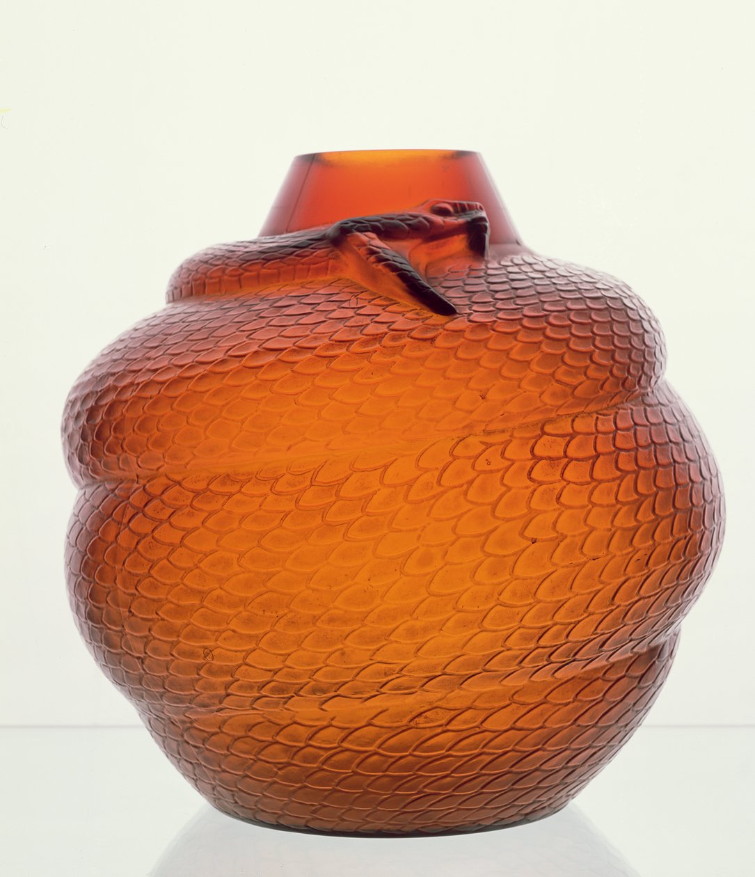 Serpente, vaso de vidro âmbar oviforme por Lalique de Rene Jules Lalique