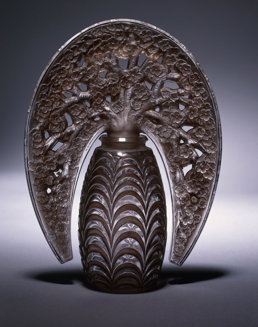 Bouchons Fleurs de Pommiers No. 493, c.1919 (vitral transparente e fosco rosa) de Rene Jules Lalique
