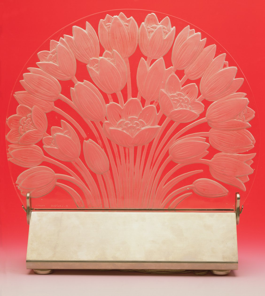&39;Tulipes&39;, uma luminária fosca transparente em forma &39;demi-lune&39; (vidro) de Rene Jules Lalique