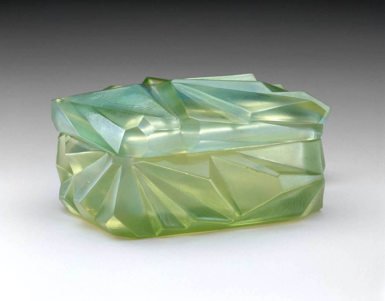 Caixa de cigarros "Ruba Rombic", c. 1929 (vidro opalescente) de Reuben Haley