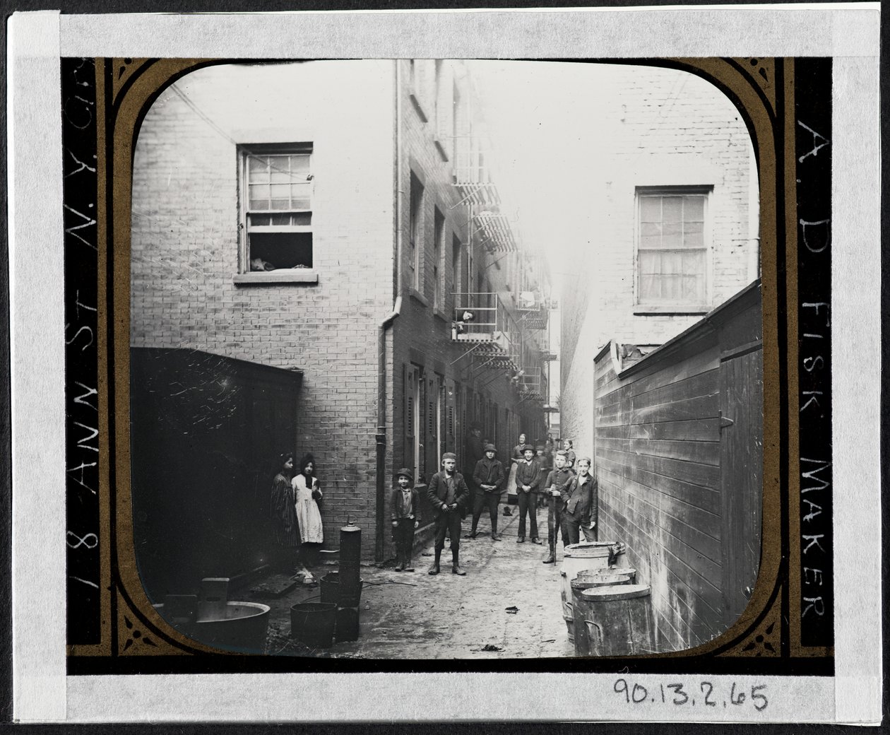 Beco de Mullen, Cherry Hill, c.1890 (impressão de gelatina de prata) de Richard Hoe Lawrence
