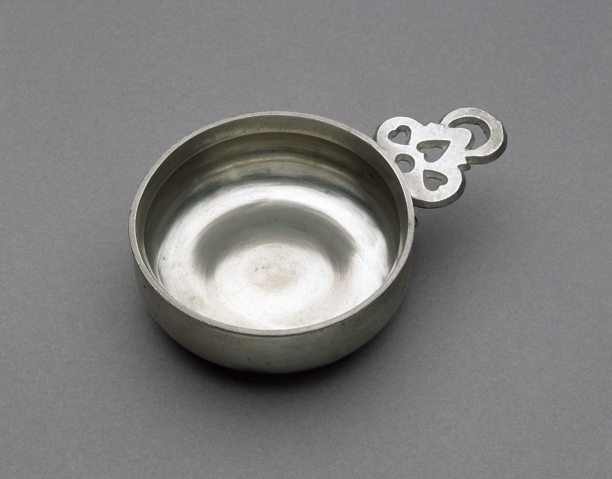 Porringer, c. 1788-1820 (peltre) de Richard Sr. Lee